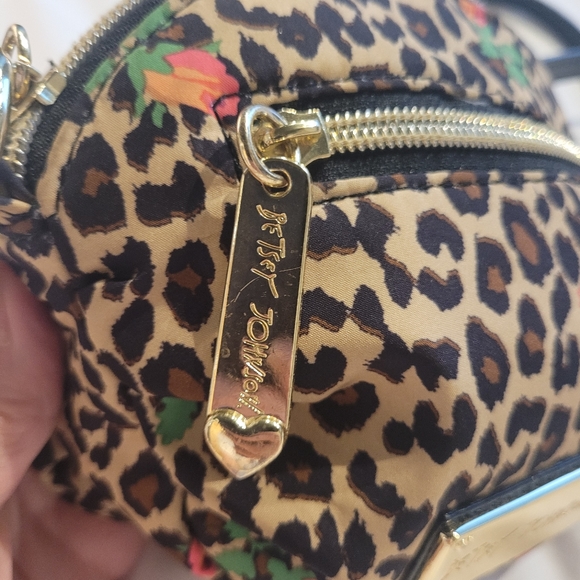 Betsey Johnson Cross Body Bag - Picture 3 of 9